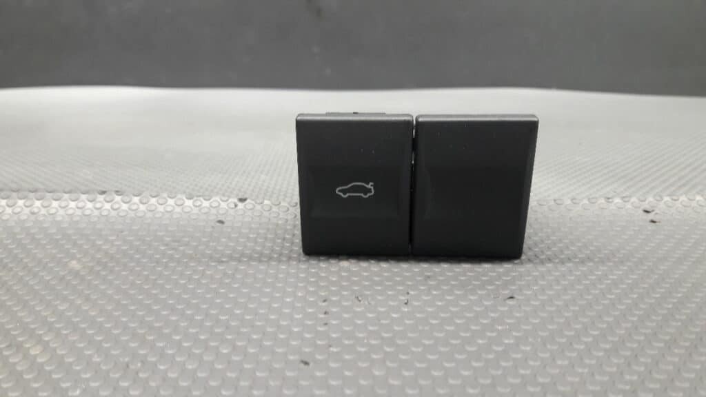 3S7T19B514AC przycisk otwierania klapy FORD MONDEO MK3