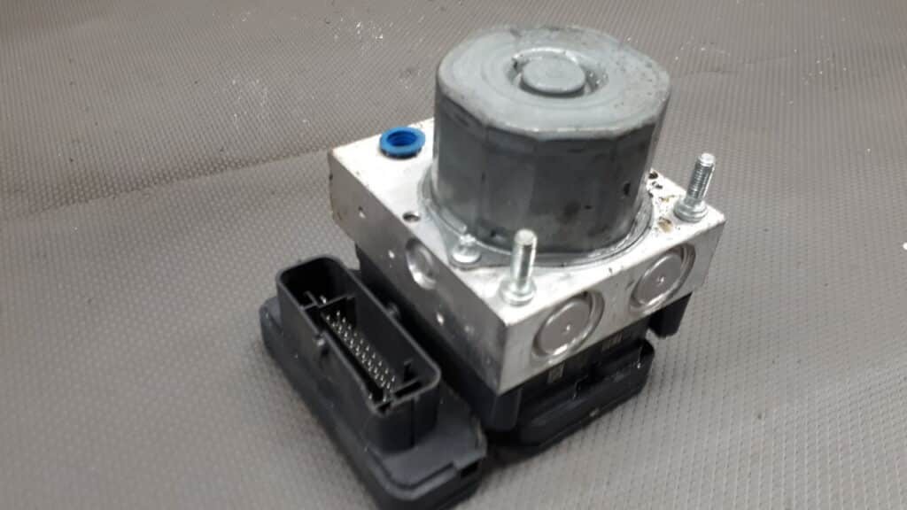 476603zf0b pompa ABS Nissan PULSAR C13 1.2