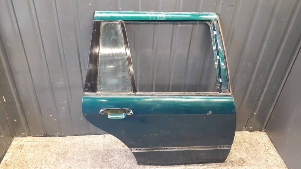 drzwi prawy tyl BMW E36 kombi