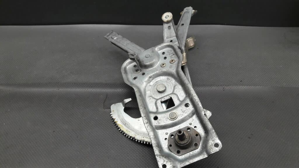 51341944 mechanizm szyby prawy tyl BMW E34 sedan