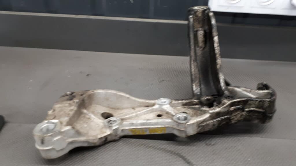 1k0199295f wspornik wahacza  AUDI VW SEAT SKODA