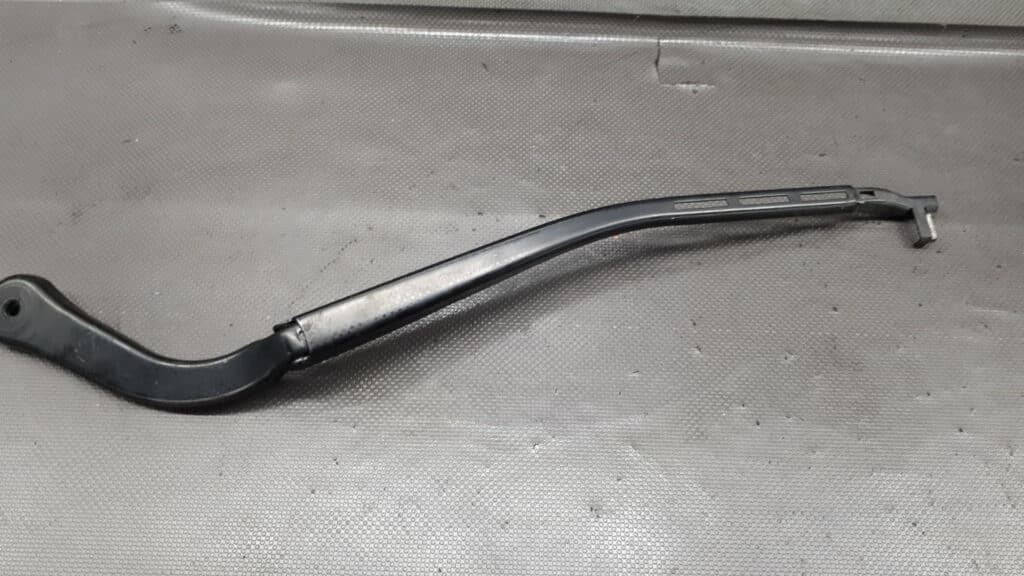 7171641 ramie wycieraczki prawe BMW E90