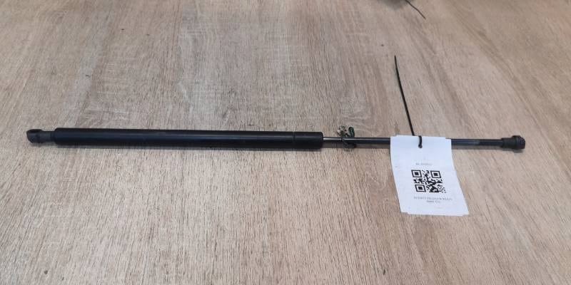 8232873 silownik klapy BMW E46