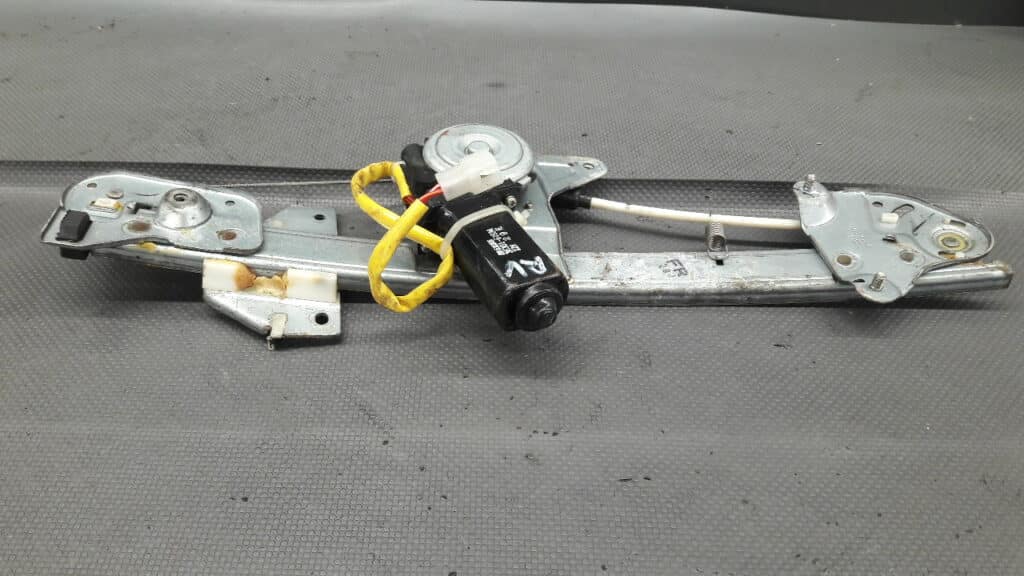36301-61634 mechanizm szyby prawy przod Mazda Xedos 6 95r
