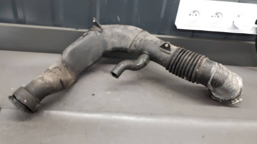 2249867 rura dolot wlot powietrza BMW 7 E38 4.0D