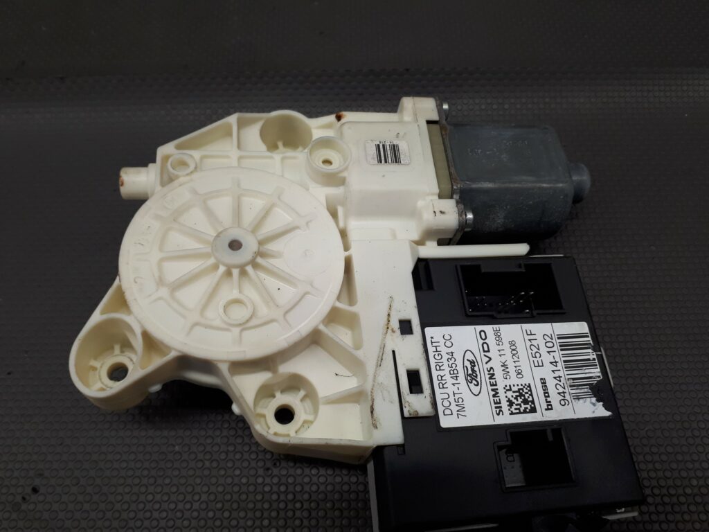 7M5T-14B534CC silniczek szyby tyl prawy  Focus MK2