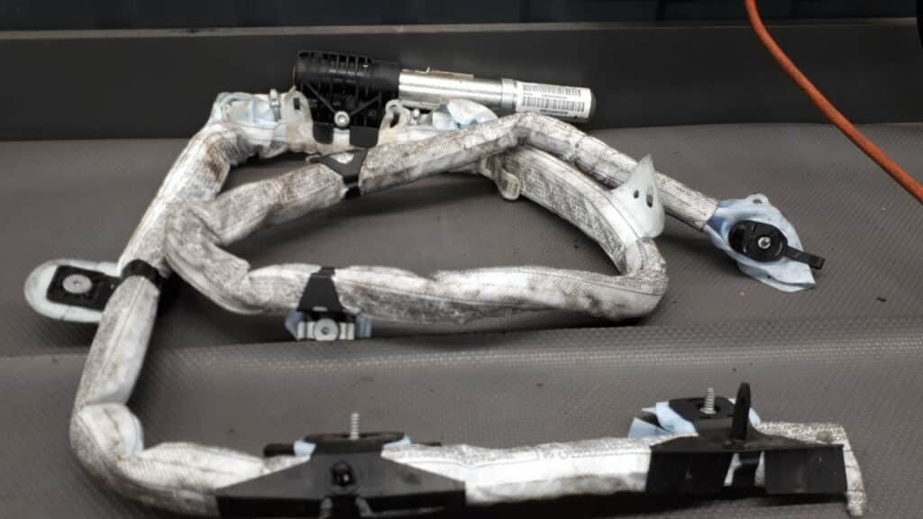 30380424b Kurtyna lewa BMW E90
