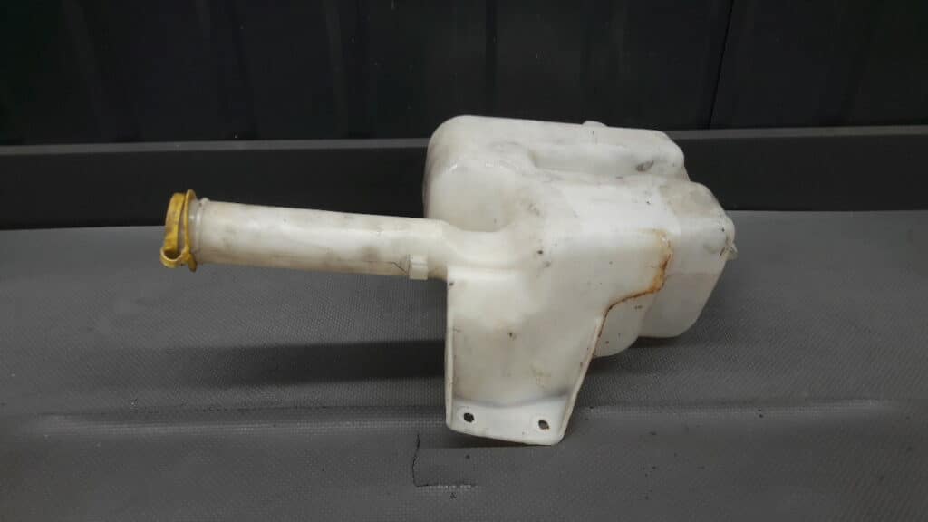 04805240A zbiornik spryskiwaczy Chrysler Sebring  II Cabrio 2.7