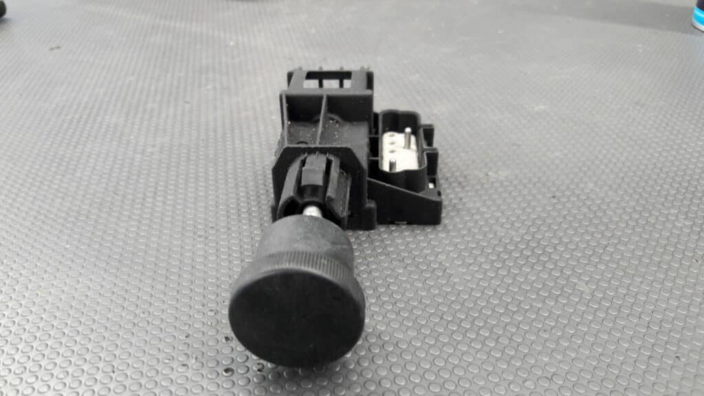 8353504 Włącznik świateł przeciwmgielnych BMW E36