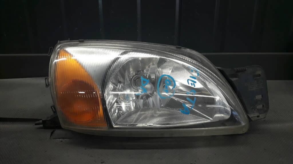 0301173302 reflektor prawy przód Ford Fiesta MK4