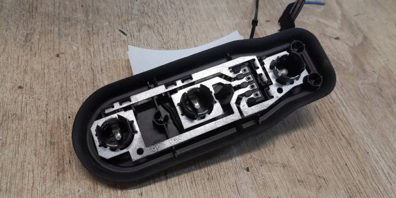 2496339 wklad lampy prawy  BMW E39 KOMBI