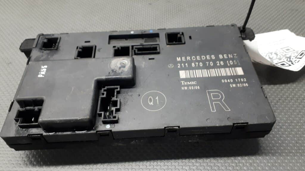2118707026 modul drzwi prawy MERCEDES E KLASA W211 K