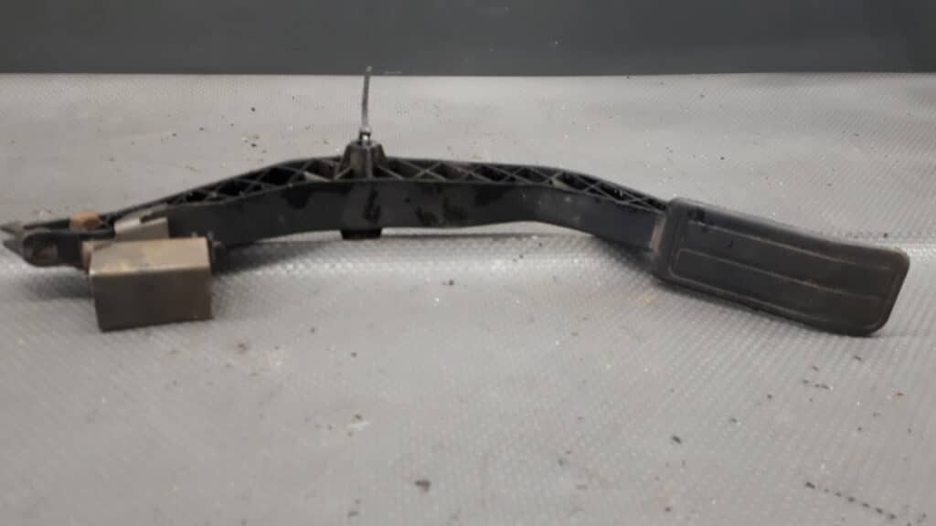 1H1721511 pedal gazu vw vento golf iii