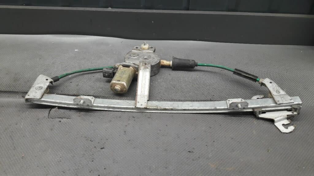 606096520 Mechanizm szyby prawy przód Alfa Romeo 145