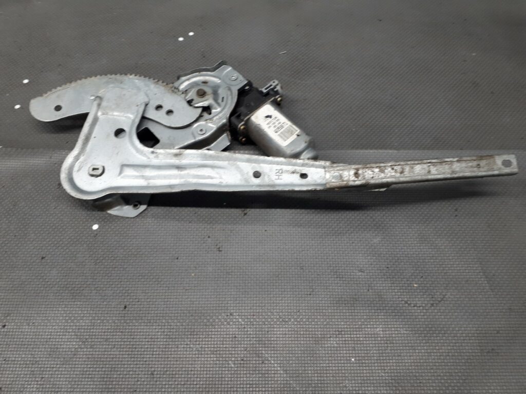400589T1 Podnośnik Szyby prawy tyl Nissan Almera N16