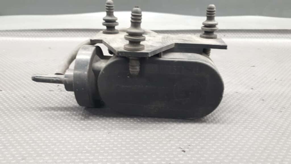 811907325 pompka tempomatu AUDI A4 PASSAT B5