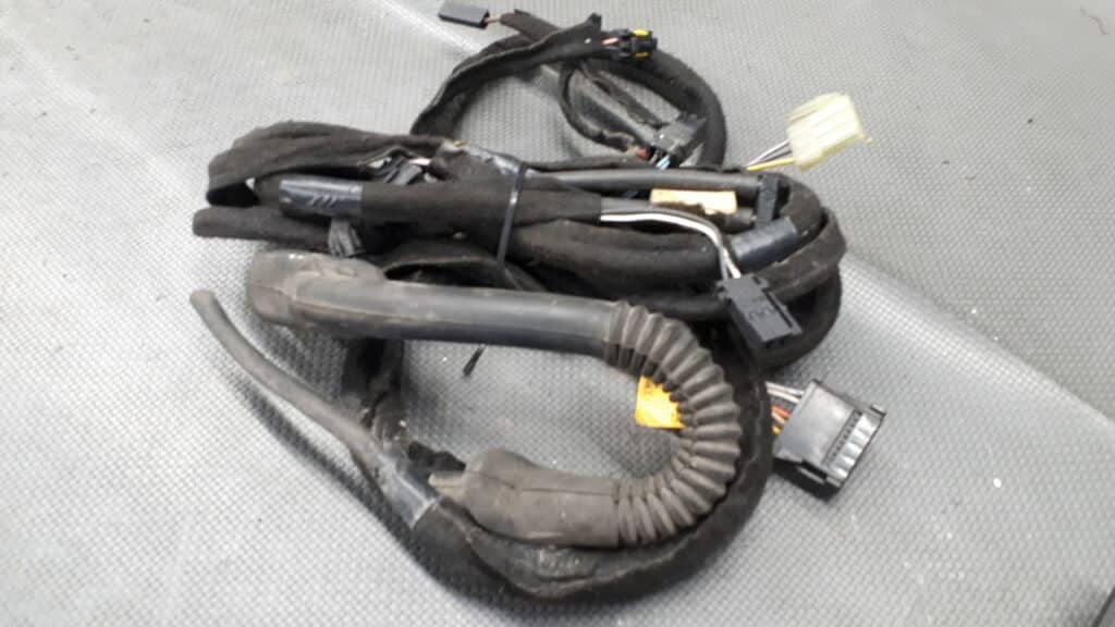 8200463013B  instalacja drzwi lewy tyl kangoo