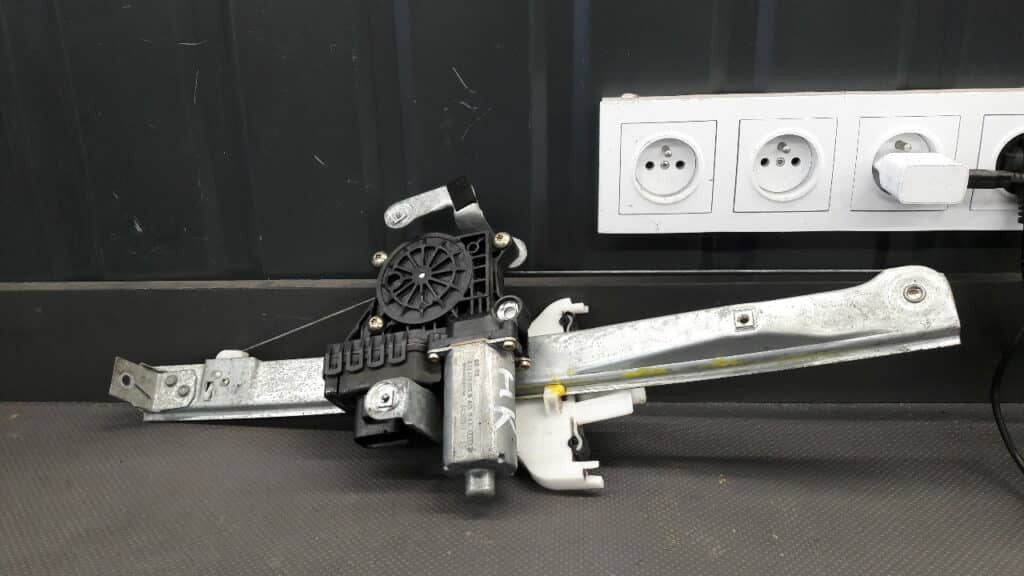 F27000-BM Mechanizm szyby prawy tył Ford Mondeo MK3
