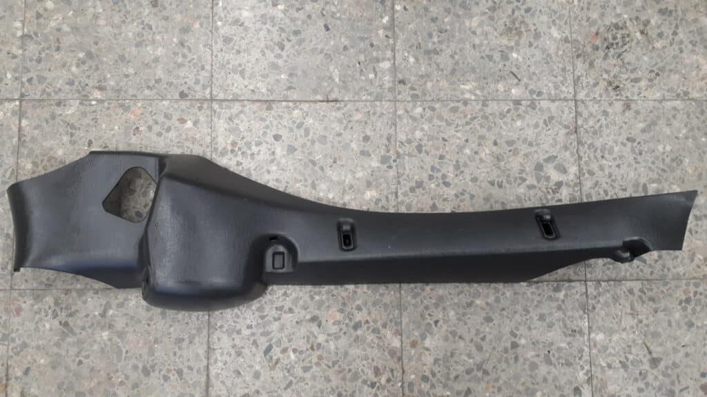 XS41N55159A oslona slupka lewa ford focus mk1