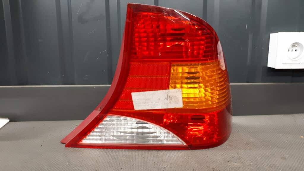 1m51-13404-bb lampa tył prawa ford focus I lift sedan 98-04