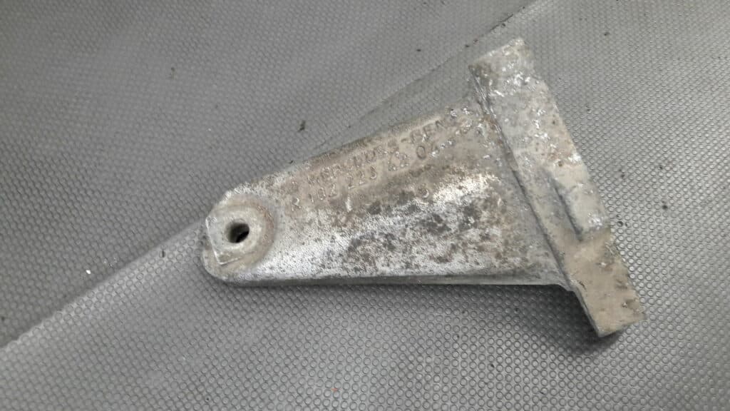 R1022234204 lapa wspornik silnika mercedes w124