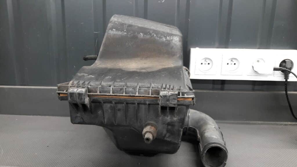 1H0129607DC Obudowa filtra powietrza VW Golf III