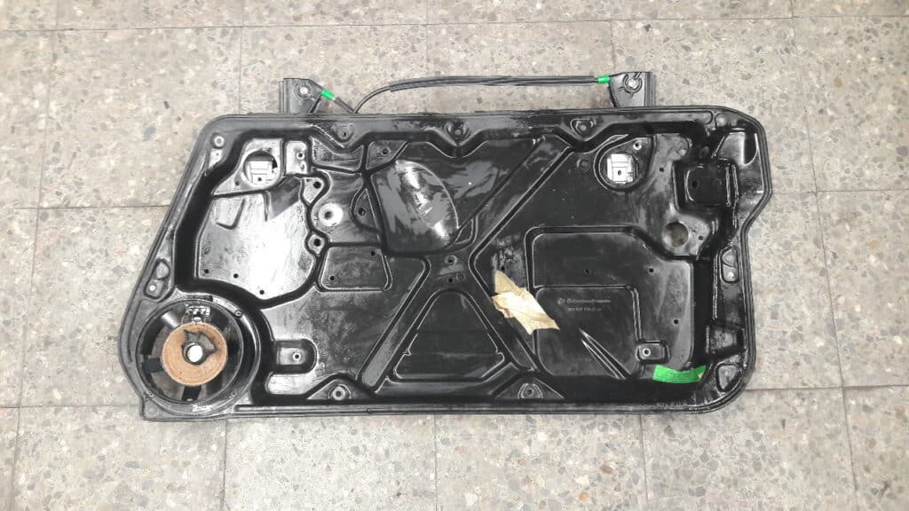 1C0837756LL mechanizm szyby prawy przod VW BEETLE