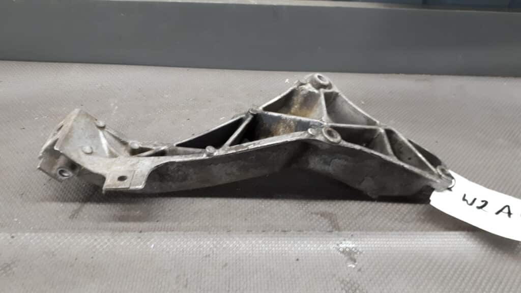 1137015 podpora silnika lewa bmw e36 1.6
