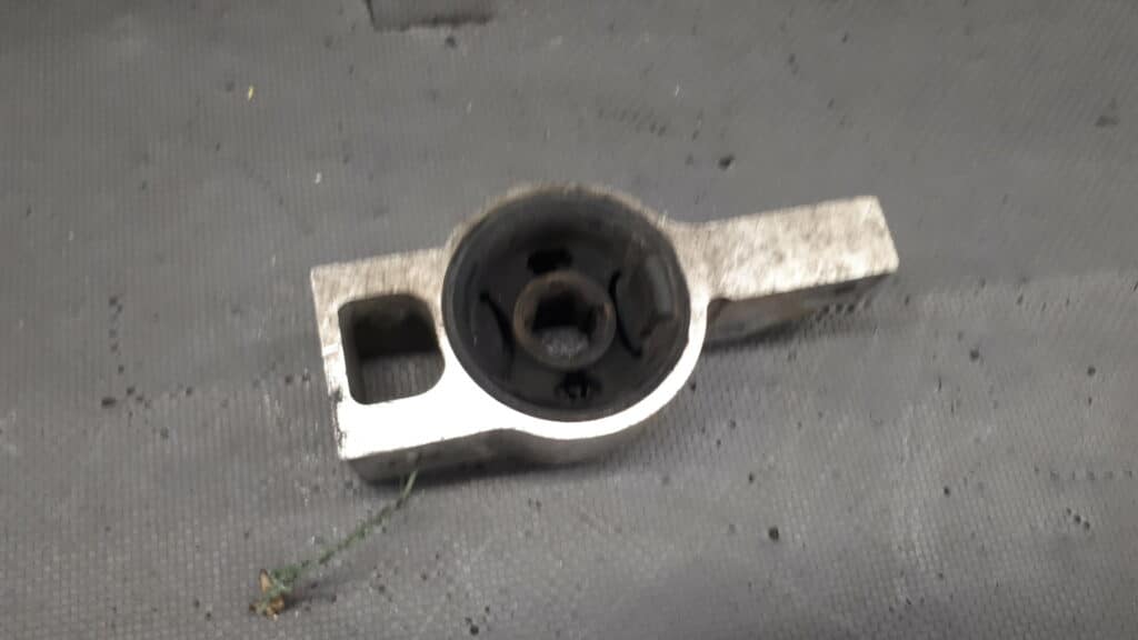 1K0407182E tuleja wahacza VW Skoda Seat