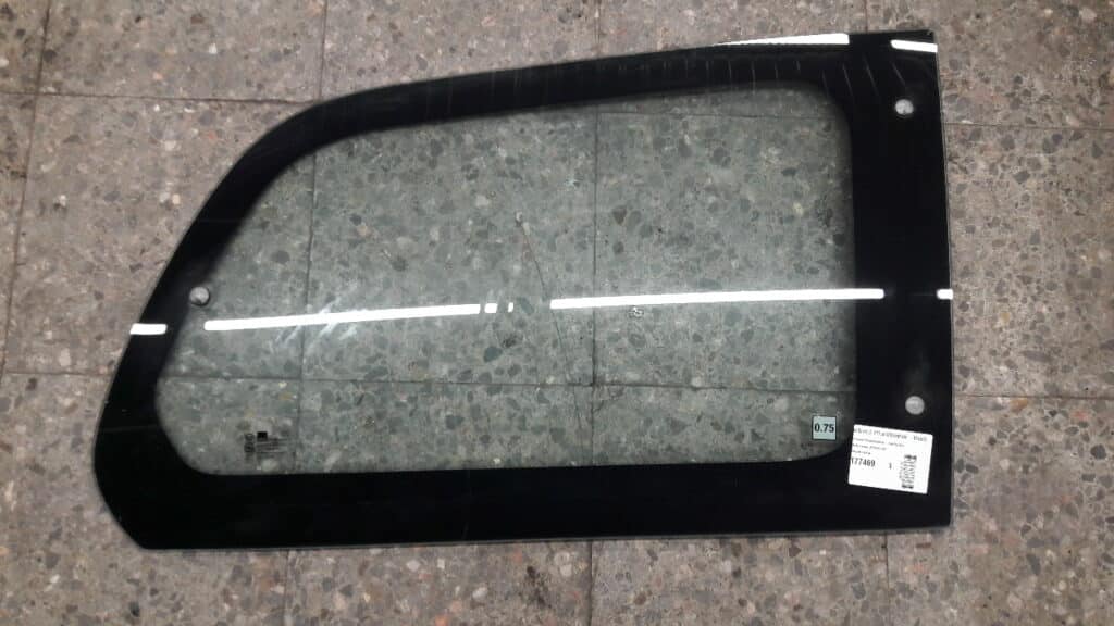 szyba drzwi prawy tyl Kia Carnival