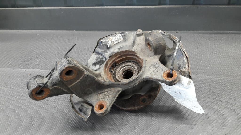 Zwrotnica prawy przód Toyota IQ 24 zęby 1,0