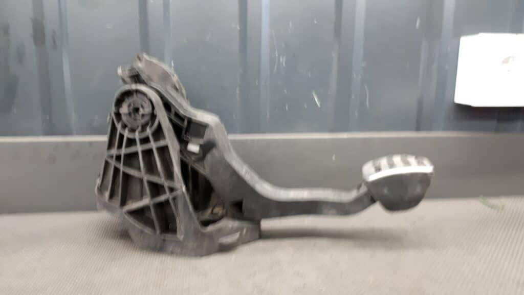6R0721117B pedał sprzęgła vw polo V 06r