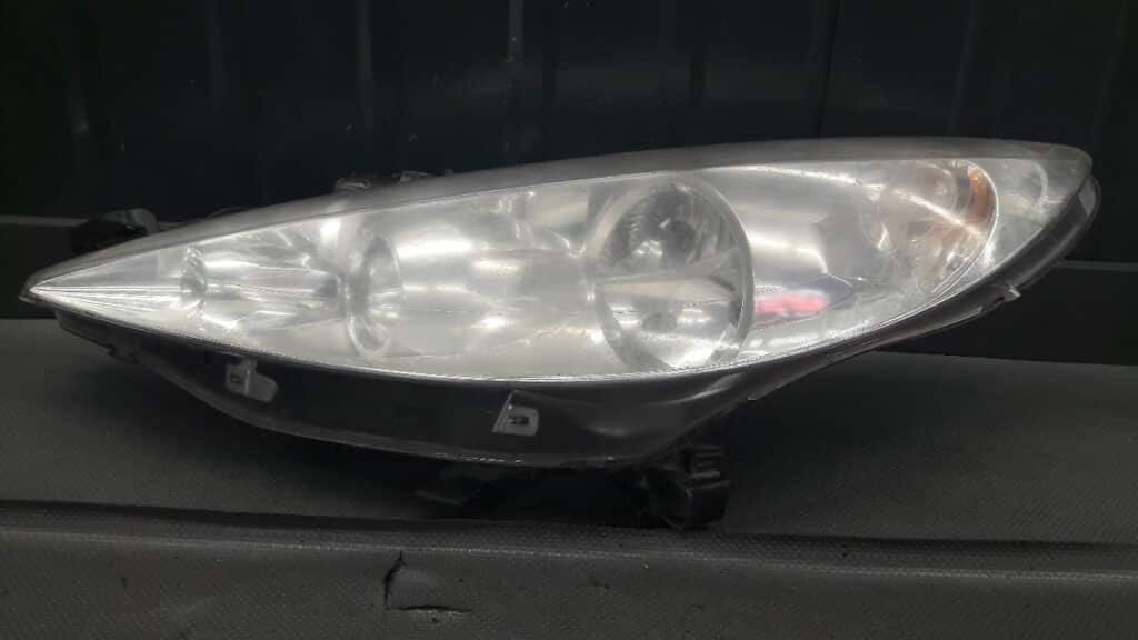 9683683680 reflektor lewy przod Peugeot 207