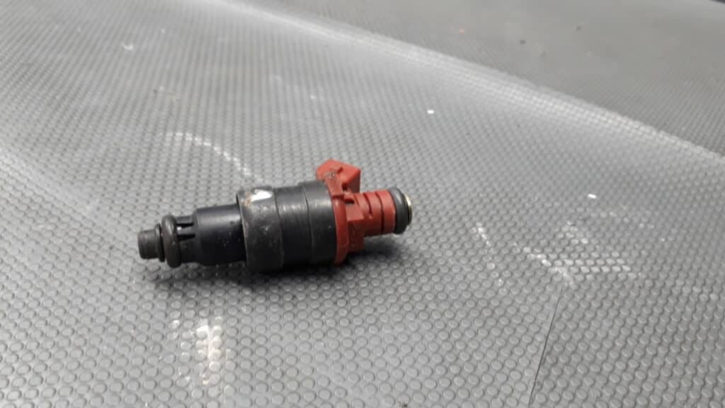 90501588 wtrysk wtryskiwacz opel omega b 2.0 16V
