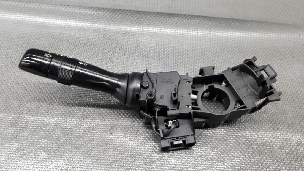 17F001 przełącznik kierunkowskazów Peugeot  107