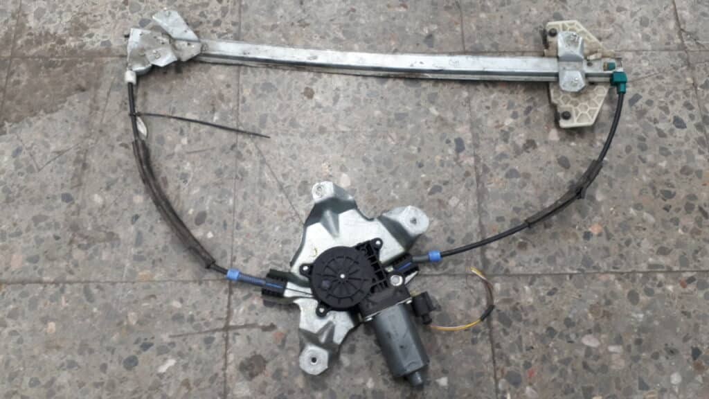 2T14V23200BH podnosnik szyby prawy przod Ford Connect 02-09