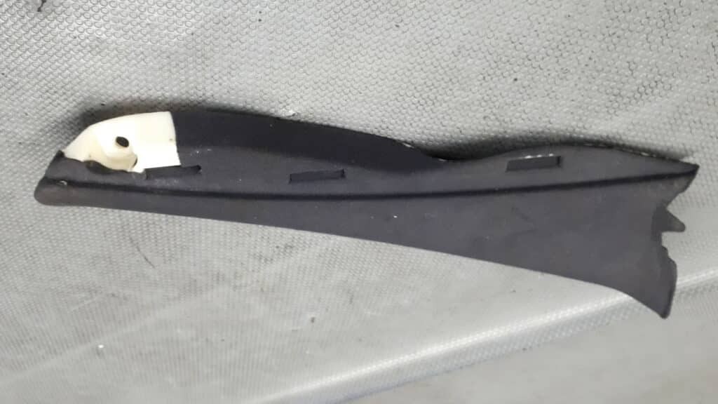 BMW 5 E60 E61 Osłona środkowa słupka 7049902