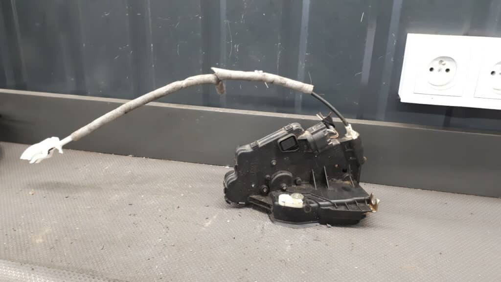 Zamek Drzwi Prawy Tyl BMW E46 KOMBI