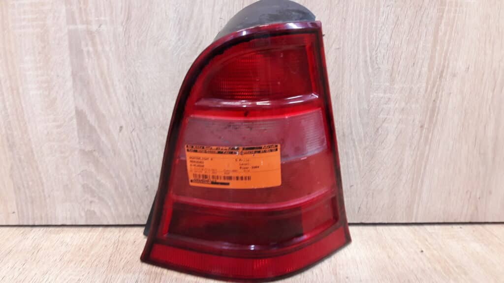 1688201064 Lampa prawy tyl Mercedes W168