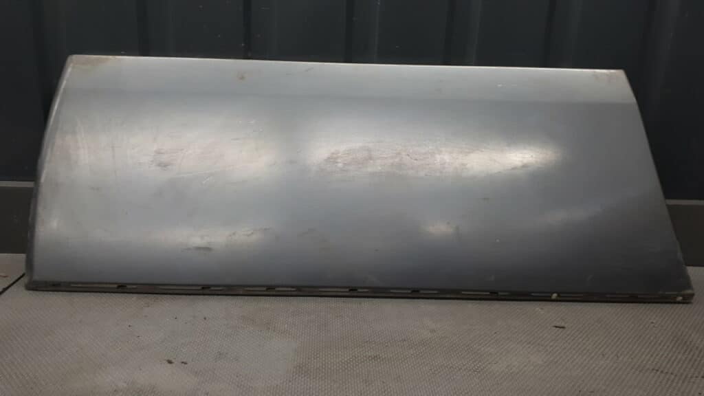 Listwa drzwi prawy tył Mercedes w124 90-94r szara