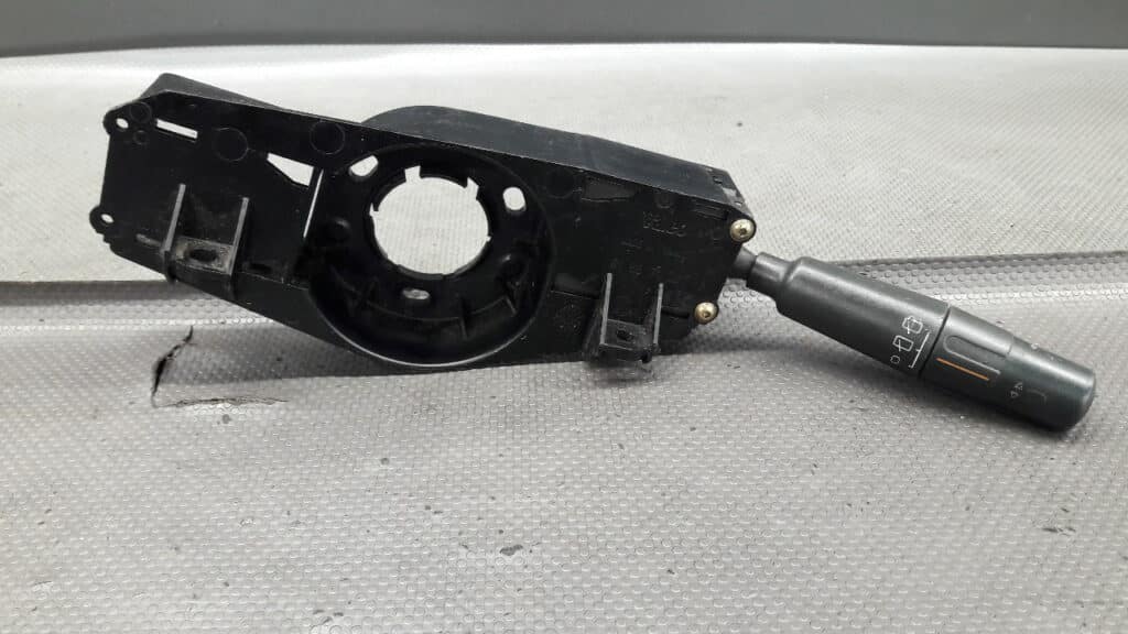 61557102 przelacznik wycieraczek  PEUGEOT 106 91r