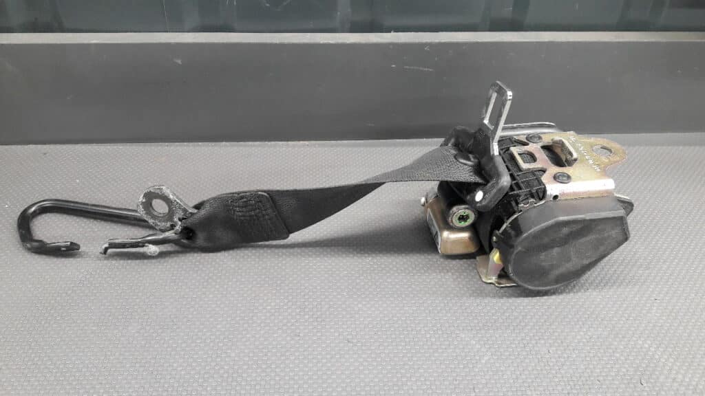 566187821 Pas bezpieczeństwa lewy tył MERCEDES W168