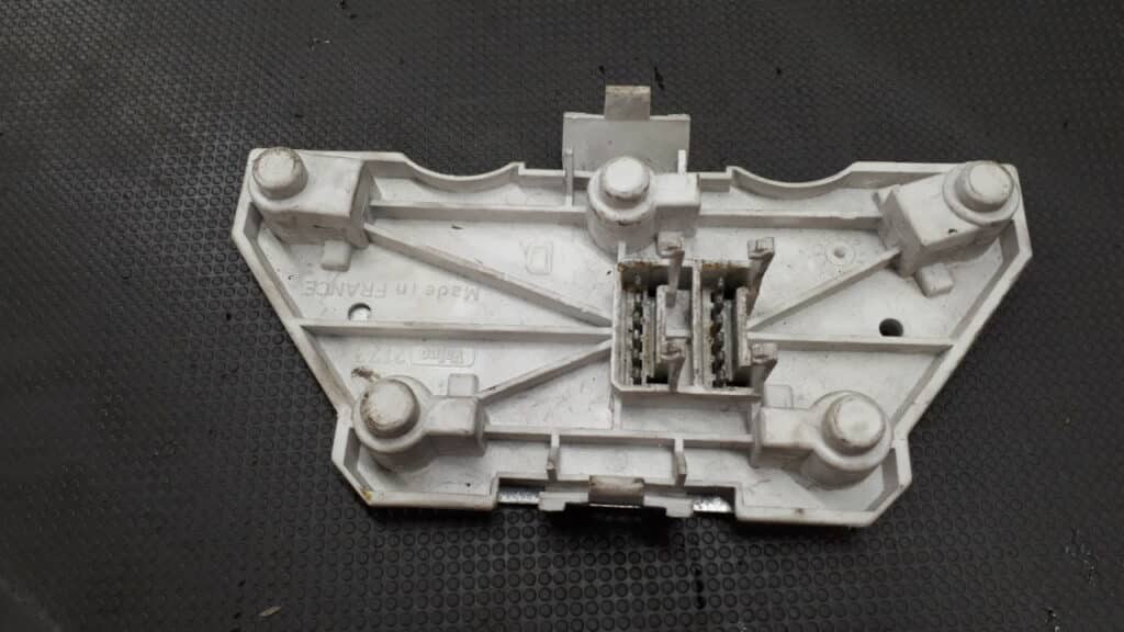 2173 Wklad lampy lewy tyl Peugeot 605