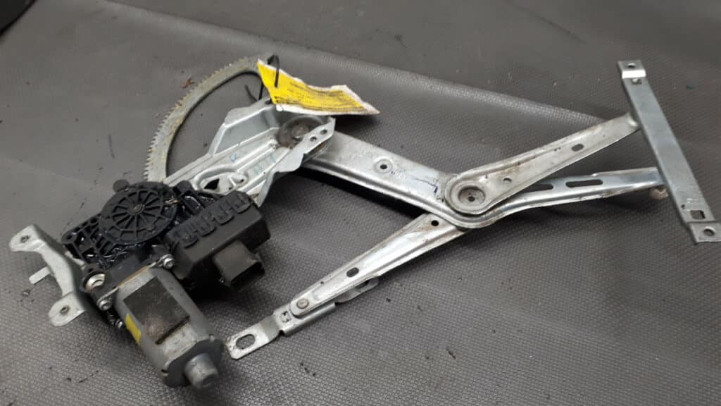 a330013100418 mechanizm szyby prawy przod opel astra h 04r 4d