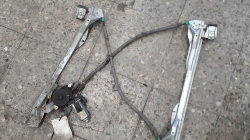 XS4123200 mechanizm szyby prawy przod FOCUS MK1 4D/5D