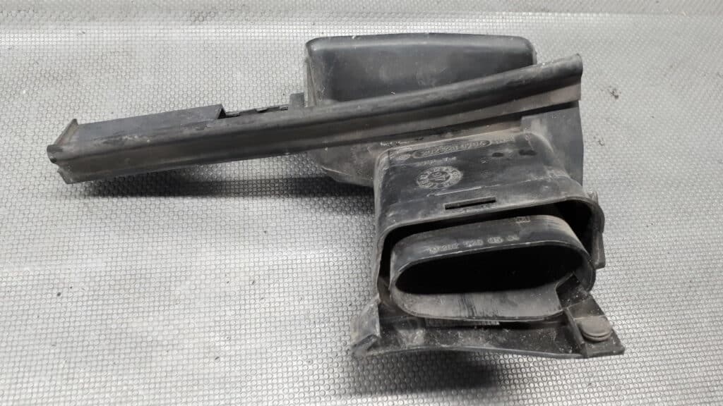 2025200504 wlot filtra powietrza Mercedes C202