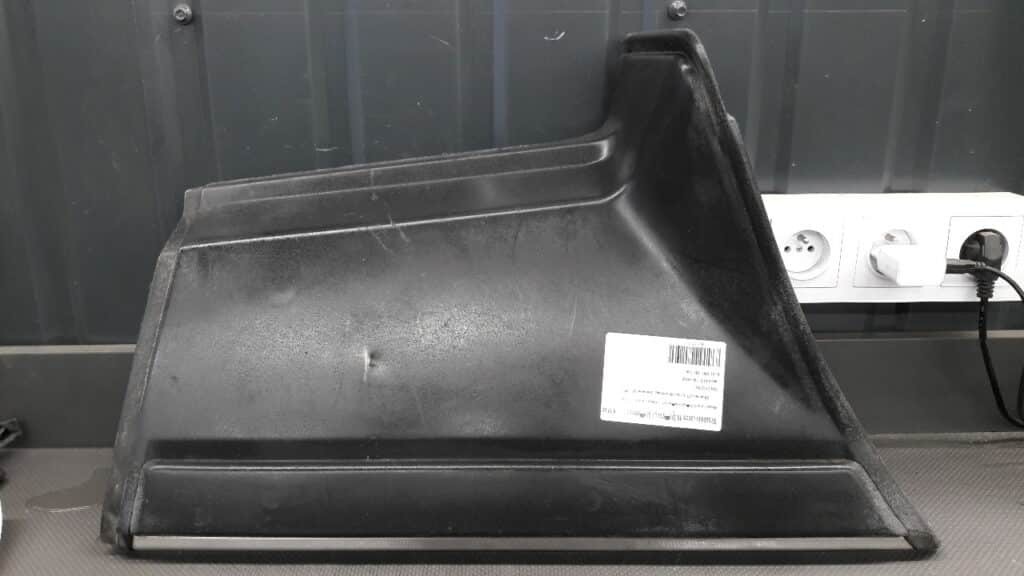 Listwa błotnika tył Mitsubishi Lancer III lewa