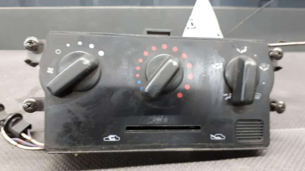 7040030720 panel nawiewu nissan micra k11 k