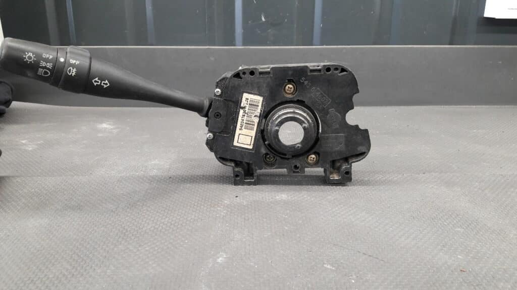 54354607 przelacznik swiatel nissan vanetta