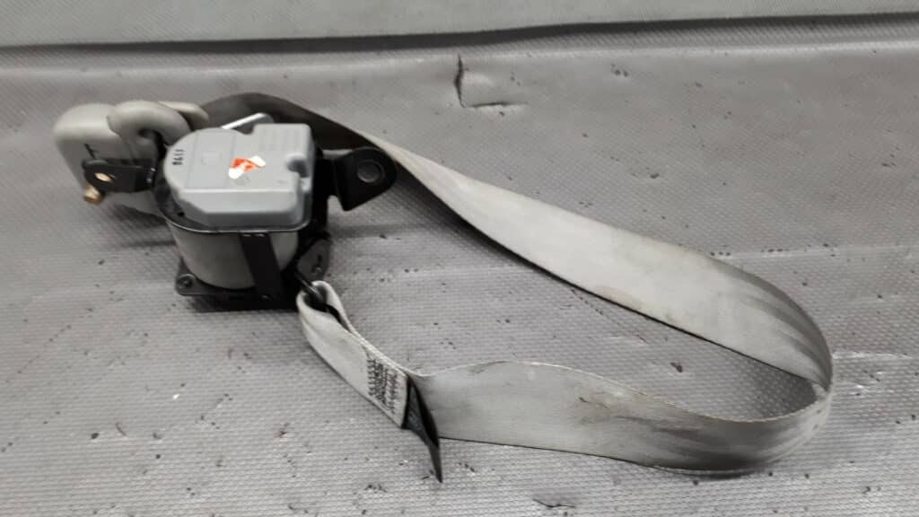 TK520N398 pas prawy tyl Mitsubishi Pajero